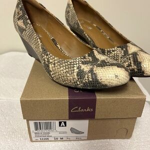 Women’s shoes Clarks size 10